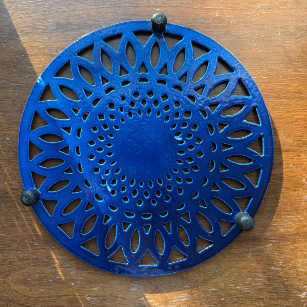 Cast iron sunflower trivet - Picture 3 of 5